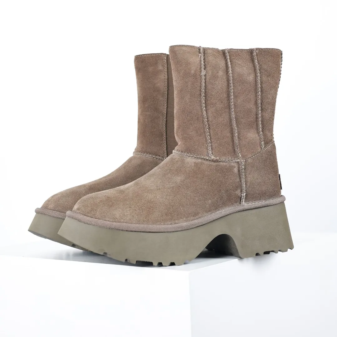 Pick up locally 💰700 Core recommended good price It is a very suitable choice for home furnishings. In the new year, uug launched a series of styles, which are partial to the preferences of young consumers and have also moved to the forefront of fashion trends. Shoe body material: water-repellent coated suede upper, 17 mm UGGPURE™ implantable wool insole, lightweight non-slip and comfortable rubber outsole, with brand LOGO and trademark, with full packaging Size: 35 36 37 38 39 40